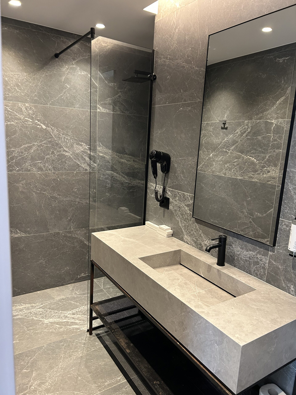 Badeværelse på Hotel La Onda i Albanien